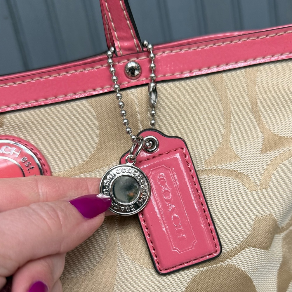 Coach Signature Stripe Tote Bag Light Beige Pink Patent Leather Trim Bag Charm - Picture 8 of 17